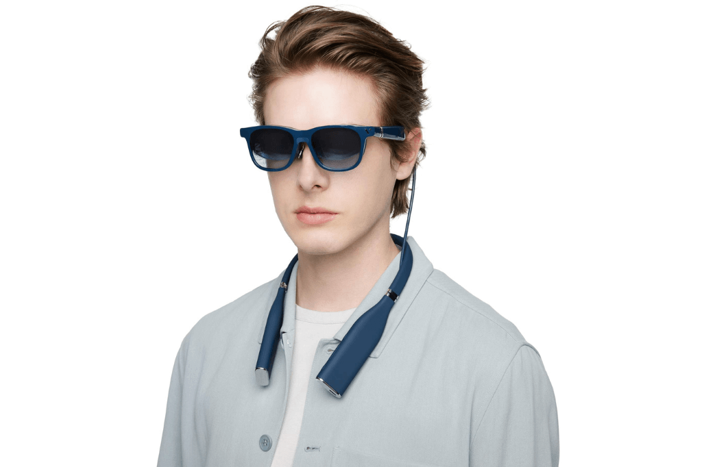 VITURE One XR glasses man